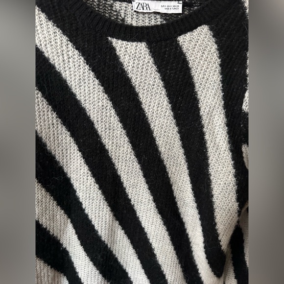 Zara Monochrome Diagonal Stripe Knit Pullover - Picture 4 of 6